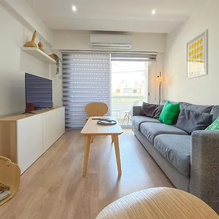 Modern 2br Retreat In Sleeps 4 Nikosia