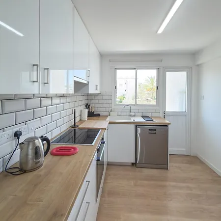 Modern 2br Retreat In Sleeps 4 Apartment *