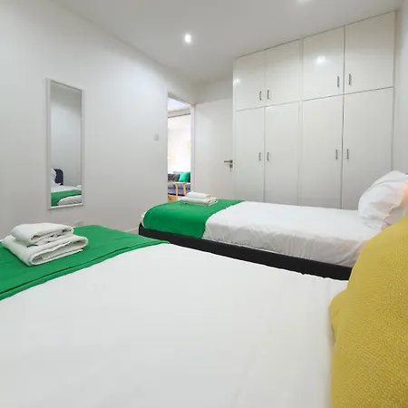 Modern 2br Retreat In Sleeps 4 Apartment