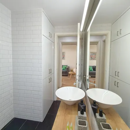 Modern 2br Retreat In Sleeps 4
