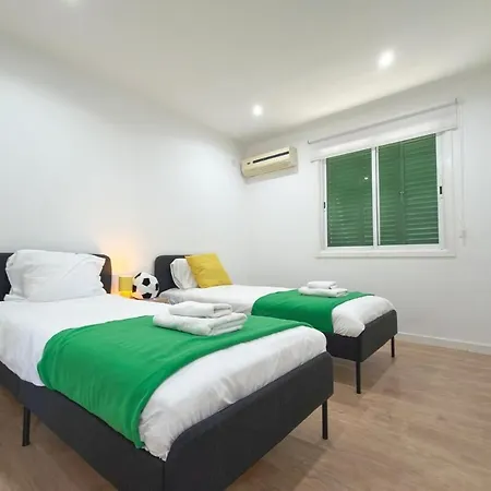 Modern 2br Retreat In Sleeps 4 Apartment Nikosia