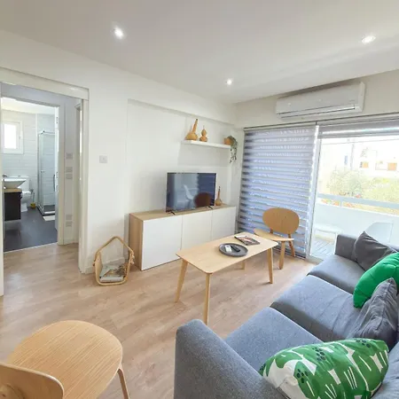 Modern 2br Retreat In Sleeps 4 Apartment