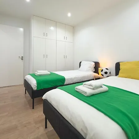 Apartment Modern 2br Retreat In Sleeps 4 *