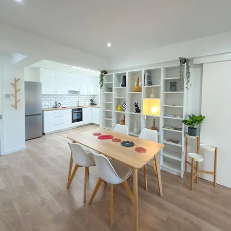 Modern 2br Retreat In Sleeps 4 Nikosia