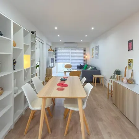 Modern 2br Retreat In Sleeps 4 Apartment *